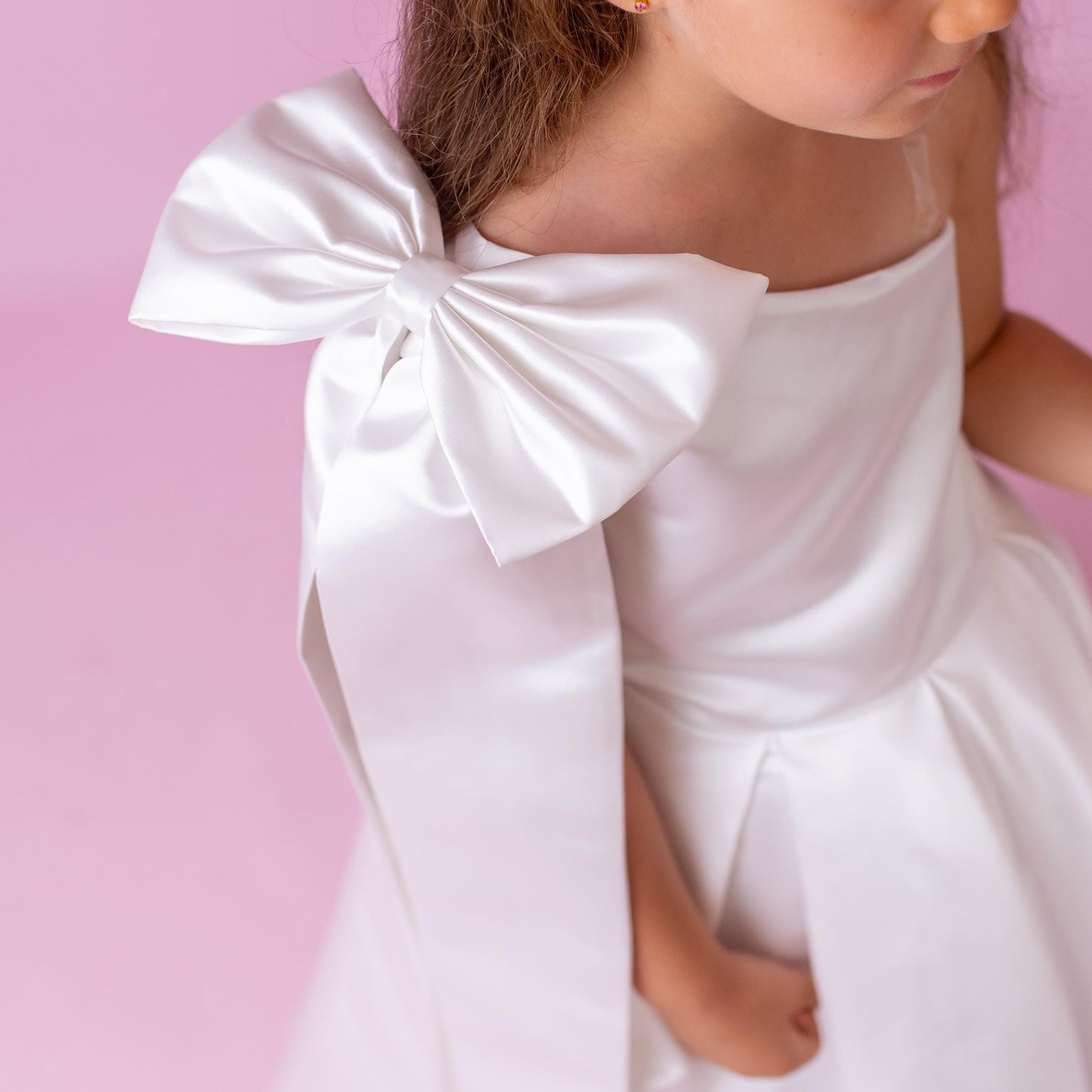 Pure White Satin Flower Girl Dress: Elegant One-Shoulder Gown with Oversized Bow