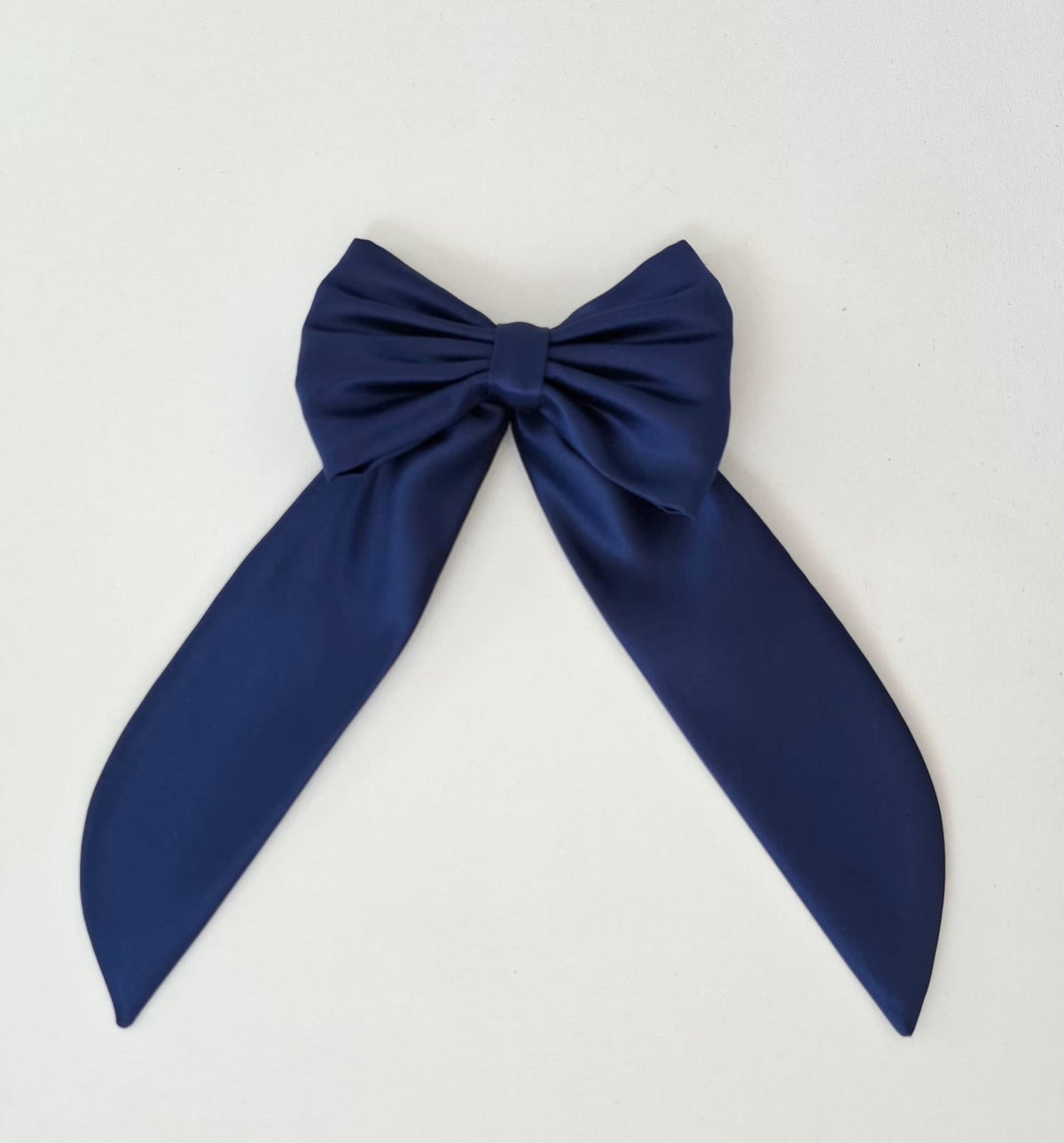 Elegant Navy Blue Satin One-Shoulder Flower Girl Dress with Oversized Bow - Personalized Wedding Gown