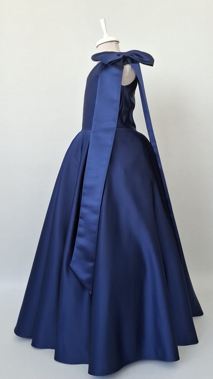 Elegant Navy Blue Satin One-Shoulder Flower Girl Dress with Oversized Bow - Personalized Wedding Gown
